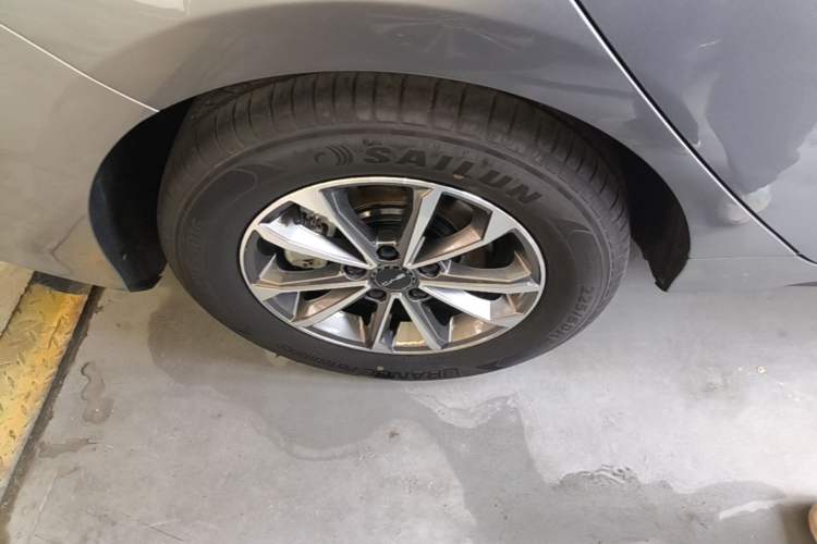 Used BYD Destroyer 05 2024 HONOR Edition DM-i 55KM Luxury Model Right Rear Wheel Hub