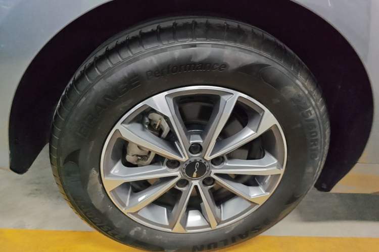 Used BYD Destroyer 05 2024 HONOR Edition DM-i 55KM Luxury Model Right Rear Wheel Hub