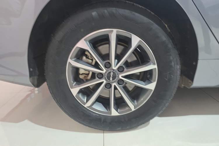 Used BYD Destroyer 05 2024 HONOR Edition DM-i 55KM Prestige Model Right Rear Wheel Hub
