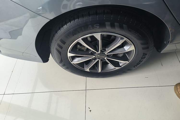 Used BYD Destroyer 05 2024 HONOR Edition DM-i 55KM Luxury Model Right Rear Wheel Hub