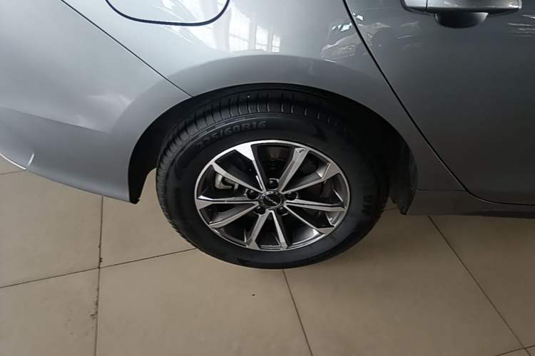 Used BYD Destroyer 05 2024 HONOR Edition DM-i 55KM Luxury Model Right Rear Wheel Hub