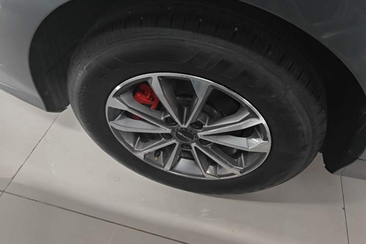Used BYD Destroyer 05 2024 HONOR Edition DM-i 55KM Luxury Model Right Rear Wheel Hub