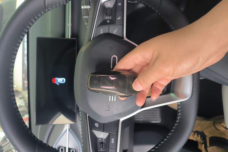 Used BYD Destroyer 05 2024 HONOR Edition DM-i 55KM Luxury Model Vehicle Key