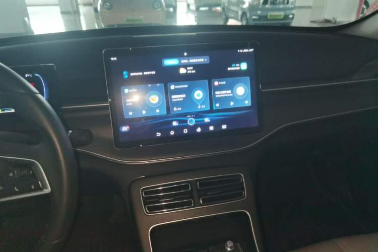 Used BYD Destroyer 05 2024 Honor Edition DM-i 120KM Luxury Model Audio And AC Panel