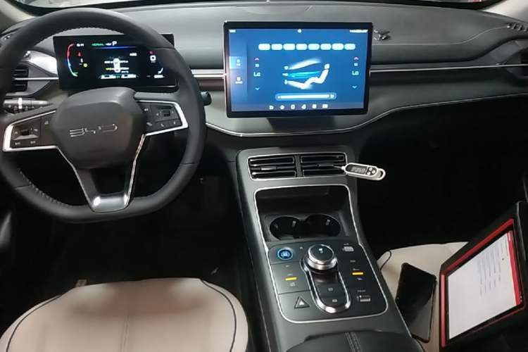 Used BYD Destroyer 05 2024 HONOR Edition DM-i 55KM Luxury Model Audio And AC Panel