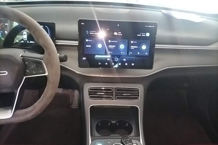 Used BYD Destroyer 05 2024 HONOR Edition DM-i 55KM Luxury Model Audio And AC Panel