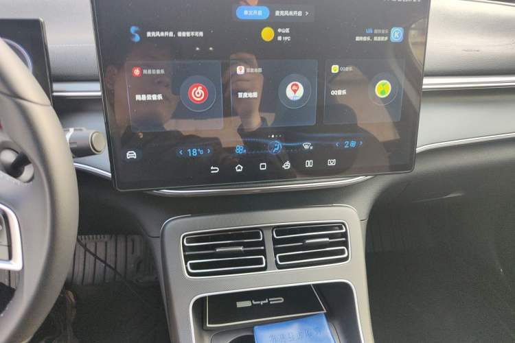 Used BYD Destroyer 05 2024 Honor Edition DM-i 120KM Luxury Model Audio And AC Panel