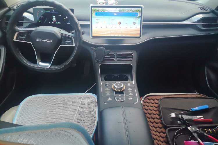 Used BYD Destroyer 05 2024 HONOR Edition DM-i 55KM Luxury Model Center Console