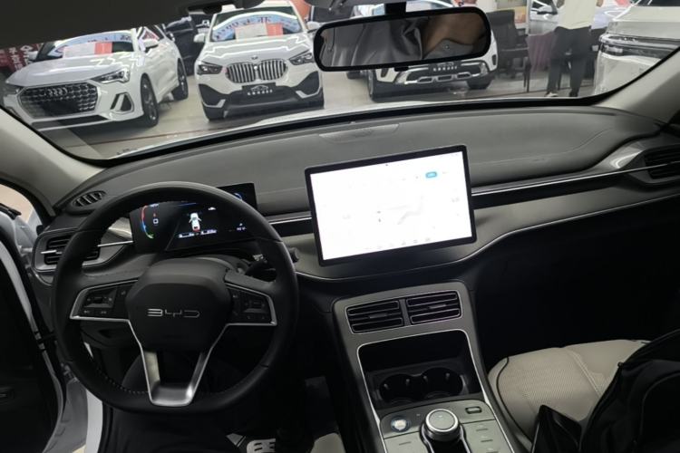 Used BYD Destroyer 05 2024 Honor Edition DM-i 120KM Luxury Model Center Console