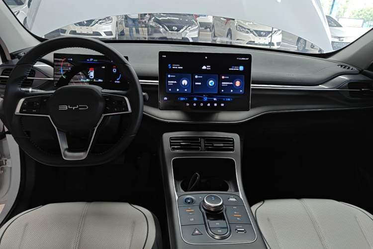 Used BYD Destroyer 05 2024 HONOR Edition DM-i 55KM Luxury Model Center Console