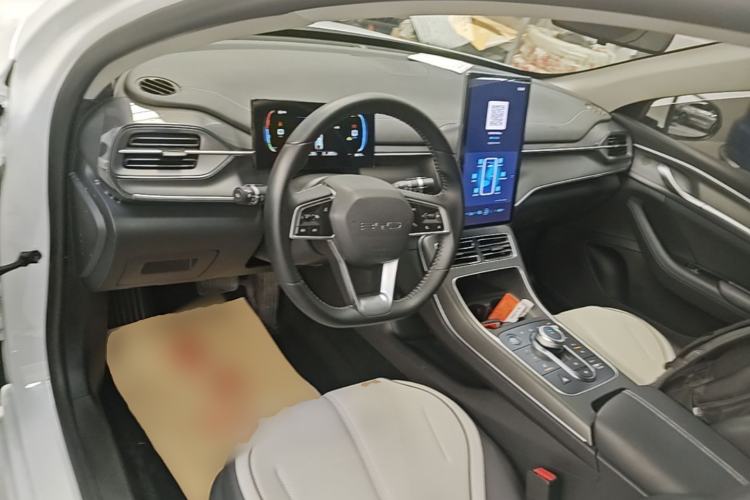 Used BYD Destroyer 05 2024 HONOR Edition DM-i 55KM Luxury Model Center Console