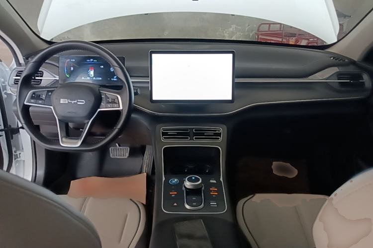 Used BYD Destroyer 05 2024 HONOR Edition DM-i 55KM Luxury Model Center Console