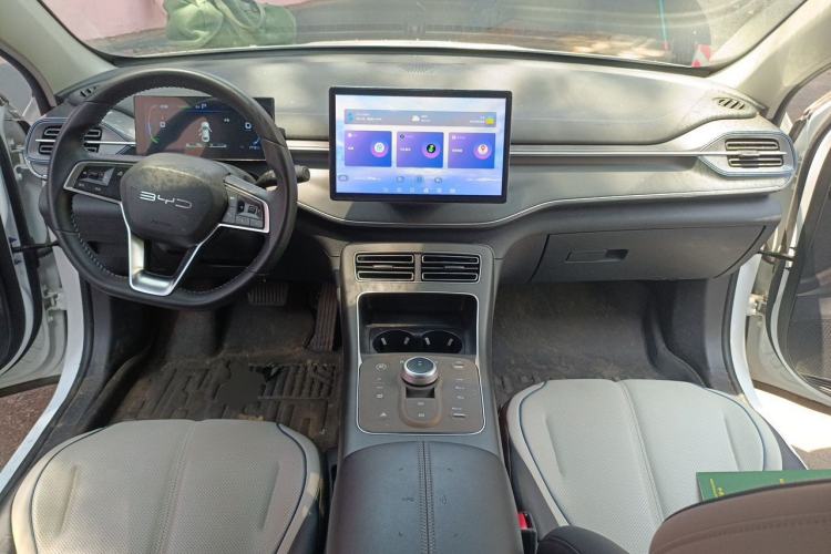 Used BYD Destroyer 05 2024 Honor Edition DM-i 120KM Luxury Model Center Console