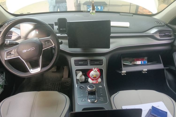 Used BYD Destroyer 05 2024 HONOR Edition DM-i 55KM Luxury Model Center Console