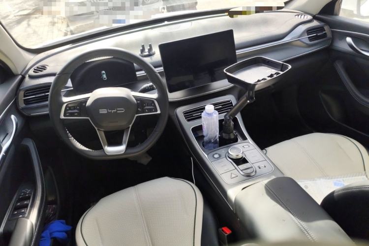 Used BYD Destroyer 05 2024 HONOR Edition DM-i 55KM Luxury Model Center Console
