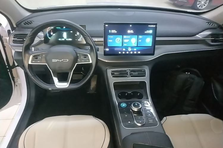 Used BYD Destroyer 05 2024 HONOR Edition DM-i 55KM Luxury Model Center Console