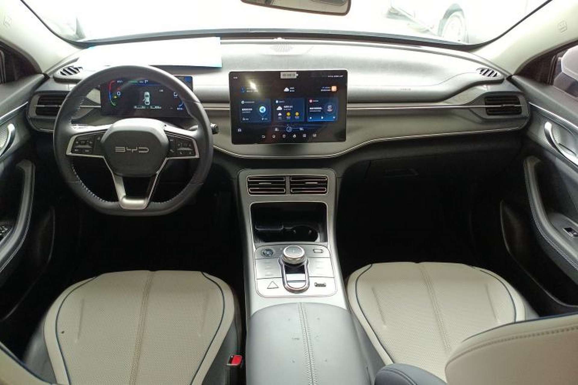 Used BYD Destroyer 05 2024 HONOR Edition DM-i 55KM Luxury Model Center Console