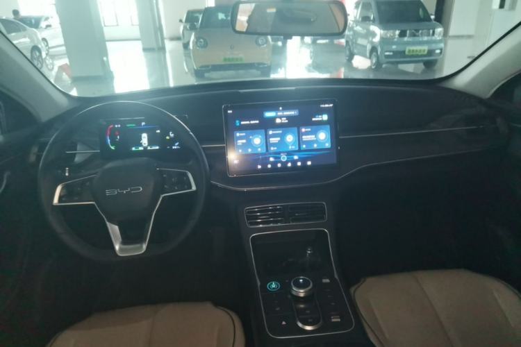 Used BYD Destroyer 05 2024 Honor Edition DM-i 120KM Luxury Model Center Console