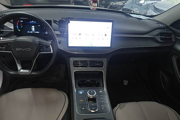Used BYD Destroyer 05 2024 HONOR Edition DM-i 55KM Luxury Model Center Console