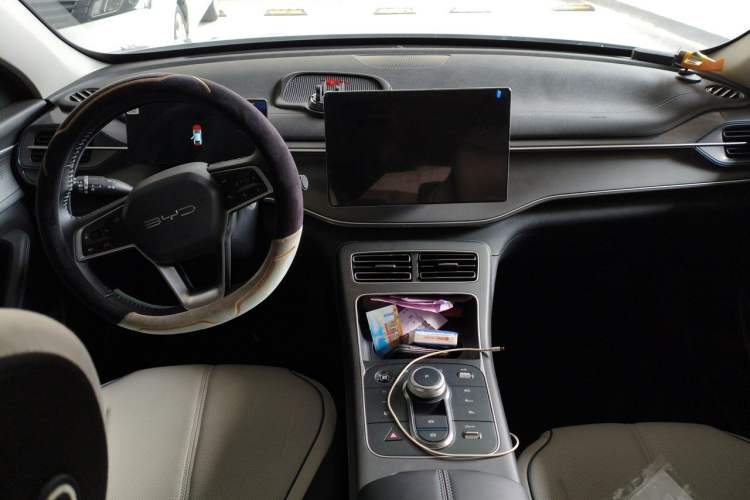 Used BYD Destroyer 05 2024 HONOR Edition DM-i 55KM Luxury Model Center Console