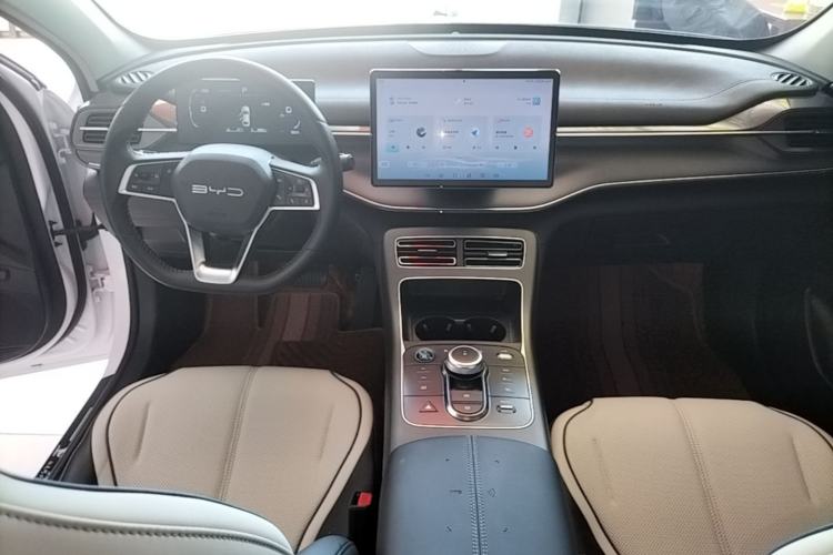 Used BYD Destroyer 05 2024 HONOR Edition DM-i 55KM Luxury Model Center Console