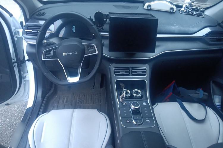 Used BYD Destroyer 05 2024 HONOR Edition DM-i 55KM Luxury Model Center Console