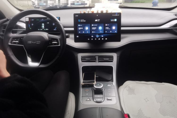 Used BYD Destroyer 05 2024 HONOR Edition DM-i 55KM Luxury Model Center Console