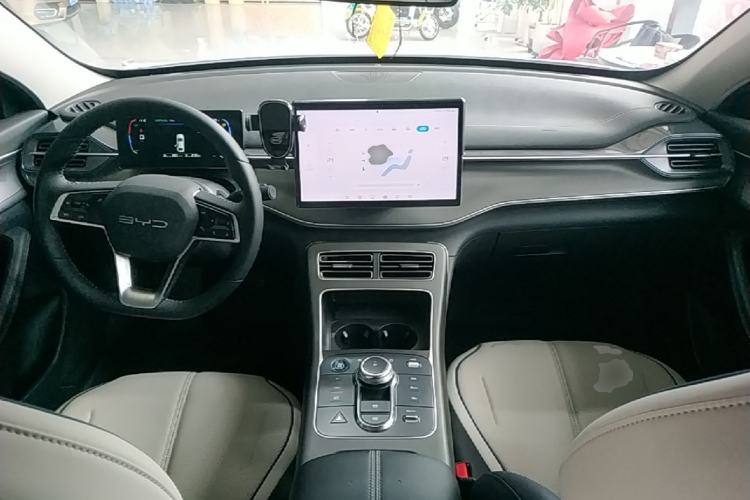 Used BYD Destroyer 05 2024 HONOR Edition DM-i 55KM Luxury Model Center Console