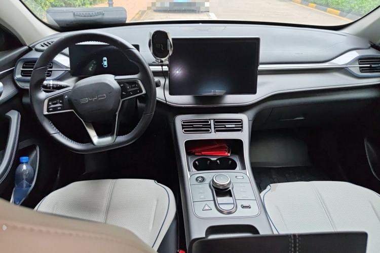 Used BYD Destroyer 05 2024 Honor Edition DM-i 120KM Luxury Model Center Console