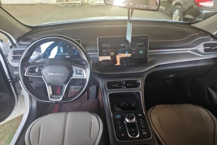 Used BYD Destroyer 05 2024 HONOR Edition DM-i 55KM Luxury Model Center Console