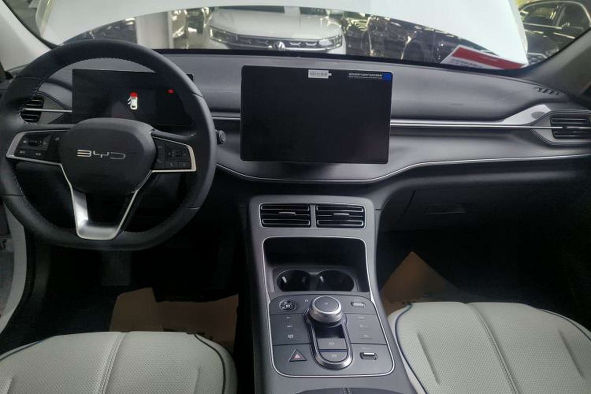 Used BYD Destroyer 05 2024 Honor Edition DM-i 120KM Luxury Model Center Console