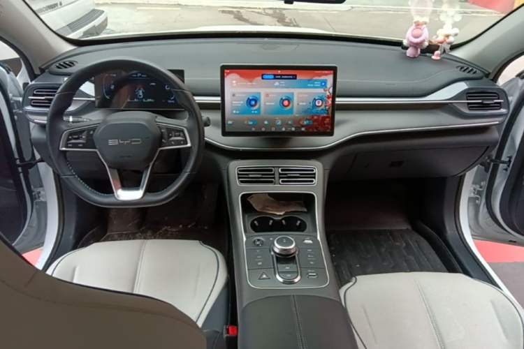 Used BYD Destroyer 05 2024 HONOR Edition DM-i 55KM Luxury Model Center Console
