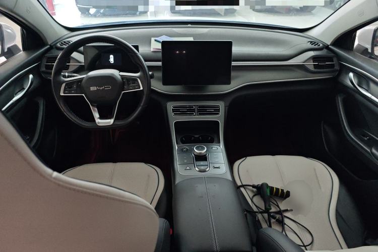 Used BYD Destroyer 05 2024 HONOR Edition DM-i 55KM Luxury Model Center Console