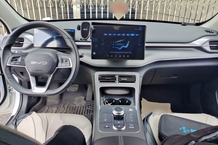 Used BYD Destroyer 05 2024 HONOR Edition DM-i 55KM Luxury Model Center Console
