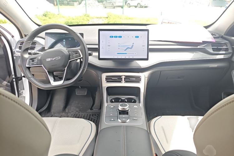 Used BYD Destroyer 05 2024 HONOR Edition DM-i 55KM Luxury Model Center Console