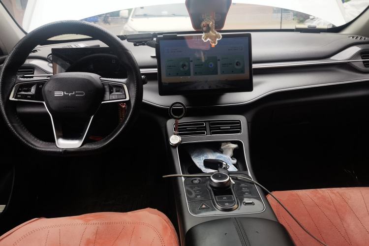 Used BYD Destroyer 05 2024 Honor Edition DM-i 120KM Luxury Model Center Console