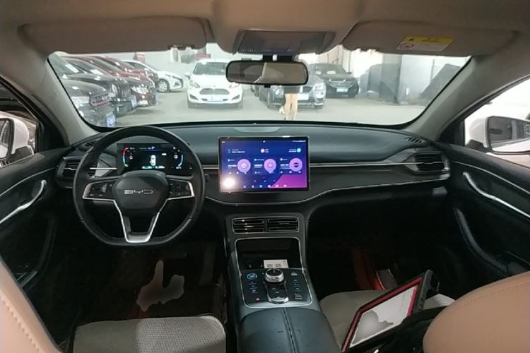 Used BYD Destroyer 05 2024 HONOR Edition DM-i 55KM Luxury Model Center Console