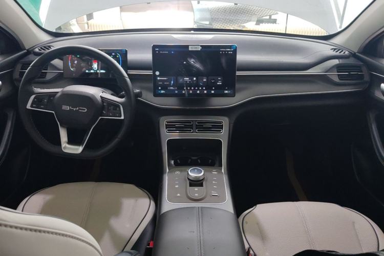 Used BYD Destroyer 05 2024 HONOR Edition DM-i 55KM Luxury Model Center Console