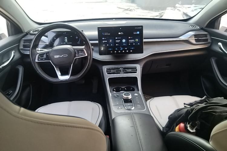 Used BYD Destroyer 05 2024 HONOR Edition DM-i 55KM Luxury Model Center Console