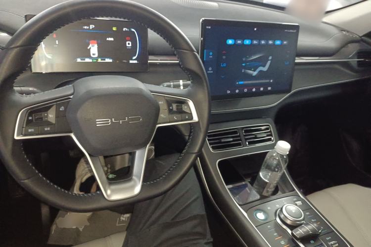 Used BYD Destroyer 05 2024 Honor Edition DM-i 120KM Luxury Model Center Console