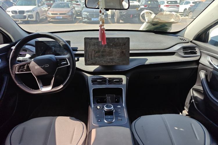 Used BYD Destroyer 05 2024 HONOR Edition DM-i 55KM Luxury Model Center Console