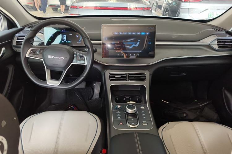Used BYD Destroyer 05 2024 HONOR Edition DM-i 55KM Luxury Model Center Console
