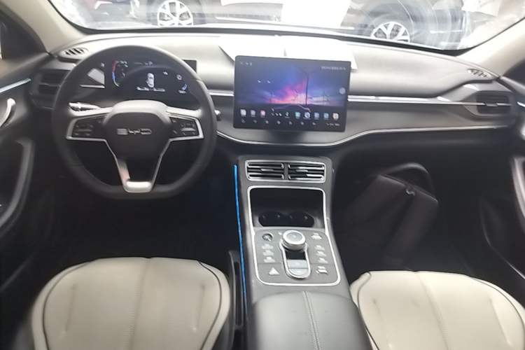 Used BYD Destroyer 05 2024 HONOR Edition DM-i 55KM Luxury Model Center Console