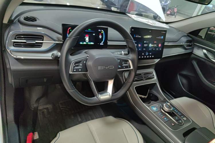 Used BYD Destroyer 05 2024 HONOR Edition DM-i 55KM Luxury Model Center Console