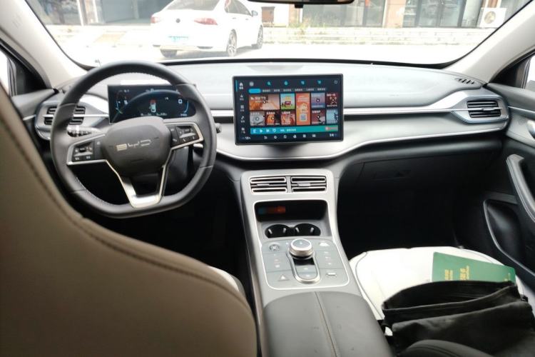 Used BYD Destroyer 05 2024 HONOR Edition DM-i 55KM Luxury Model Center Console