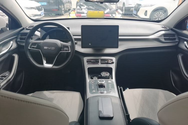 Used BYD Destroyer 05 2024 HONOR Edition DM-i 55KM Luxury Model Center Console