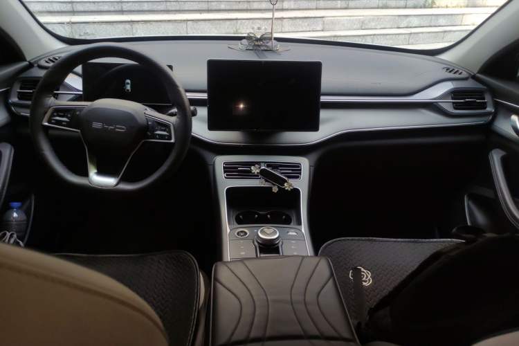 Used BYD Destroyer 05 2024 HONOR Edition DM-i 55KM Luxury Model Center Console