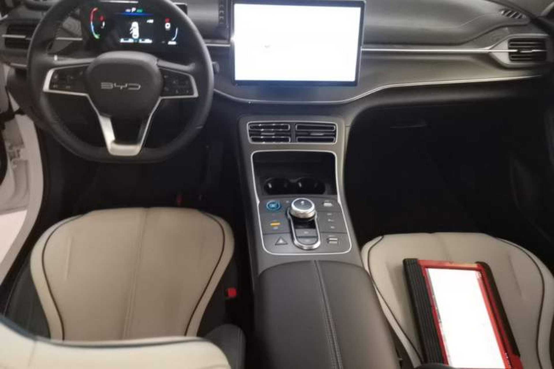 Used BYD Destroyer 05 2024 HONOR Edition DM-i 55KM Luxury Model Center Console
