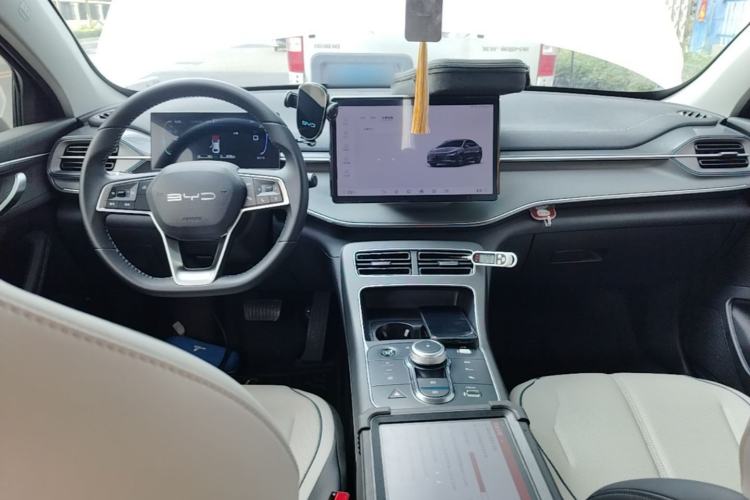 Used BYD Destroyer 05 2024 HONOR Edition DM-i 55KM Luxury Model Center Console