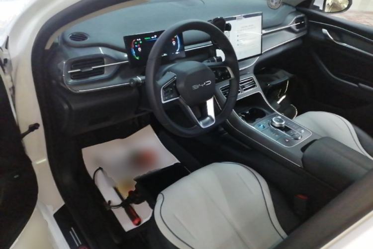 Used BYD Destroyer 05 2024 HONOR Edition DM-i 55KM Luxury Model Center Console